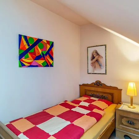 Haus Guenter Und Valeria Gossersweiler-Stein